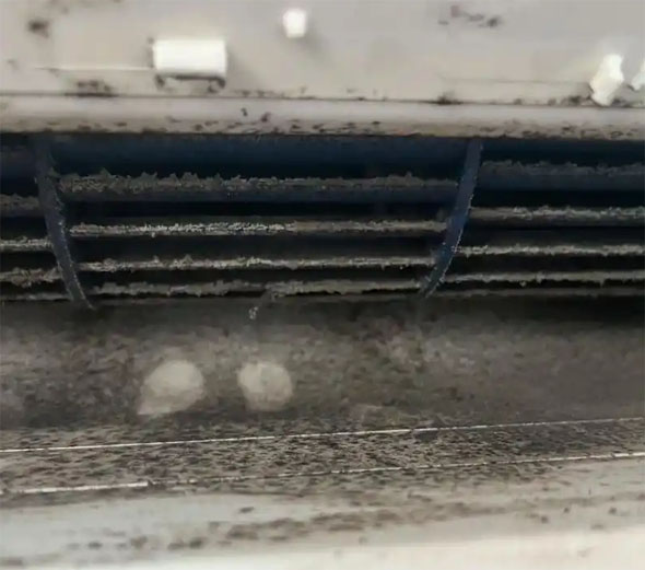 包头空调吹的风有股烧焦味是怎么回事